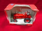 ERTL 1/16 CASE I.H. FARMALL H TRACTORN.I.B.