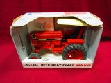 ERTL 1/16 SPECIAL EDITION I.H. 1066 ROPS , TRACTOR N.I.B.