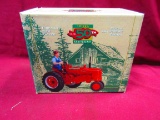 ERTL 50TH. ANV. 1/16 FARMALL H WITH FARMER N.I.B.