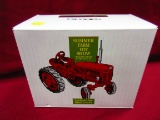 ERTL 1993 FARM TOY SHOW EDITION FARMALL 100 HIGH CLEAR TRACTOR N.I.B