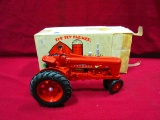 ERTL 1/16 TOY FARMER EDITION NOV. 10 1984 FARMALL 300 TRACTOR N.I.B.