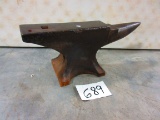 202 LB. WILLIONSONS ANVIL GOOD COND. WITH CHIP ON EDGE RARE FIND