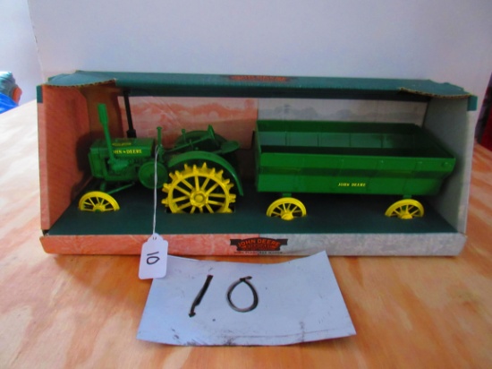 1/16 SCALE JOHN DEERE 1931 WITH WAGON ERTL N.I.B.