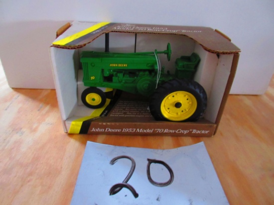 1/16 SCALE JOHN DEERE 70 ROW CROP ERTL N.I.B.