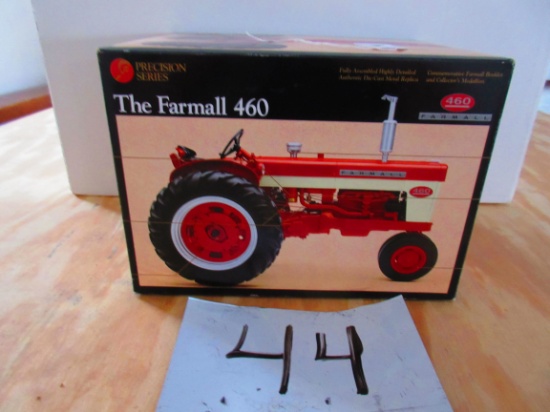 1/16 S. FARMALL 460 PRECISION EDITION N.I.B.