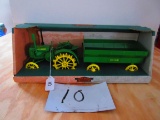 1/16 SCALE JOHN DEERE 1931 WITH WAGON ERTL N.I.B.