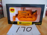 1/16 S. JOHN DEERE 440 CRAWLER WITH BLADE N.I.B.