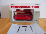 1/16 S. I.H T-340 CRAWLER ERTL N.I.B.