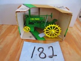 1/16 S. JOHN DEERE MODEL A TRACTOR N.I.B.