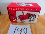 1/16 S . MASSEY HARRIS 55 COLLECTOR EDITION TRACTOR N.I.B.