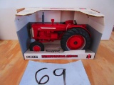 1/16 S. I.H. 650 TRACTOR N.I.B.