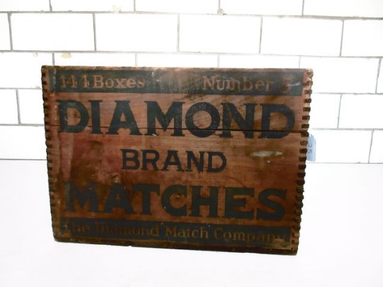 WOODEN DIAMOND BRAND MATCHES BOX GREAT GRAPICS