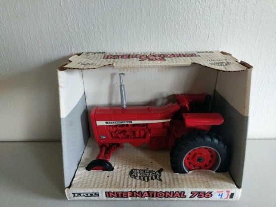International 756 Tractor - 1/16 Scale