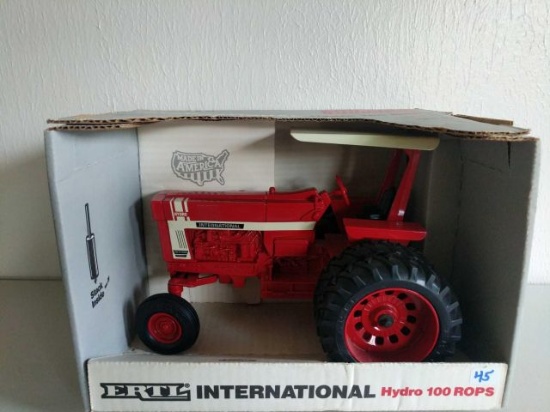 International Hydro 100 rops tractor - 1/16 scale