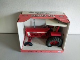 Farmall 706 tractor collectors edition - 1/16 scale