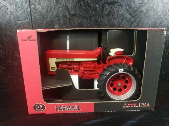 Farmall 806 diesel tractor 1/8 scale in the Box