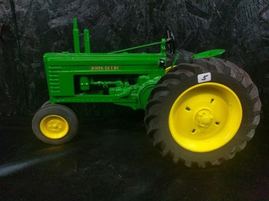 John Deere model B tractor 1/8 scale