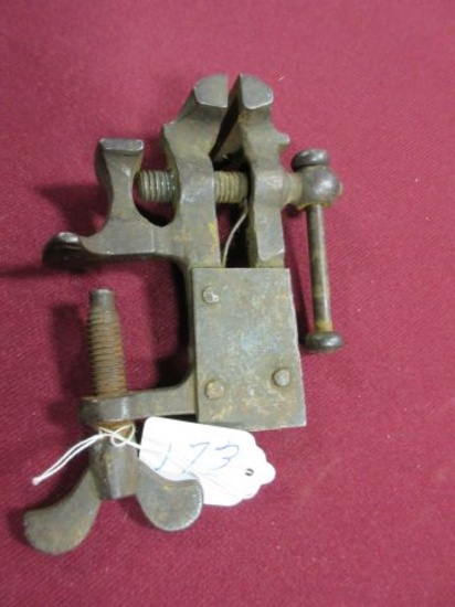 1 1/2'' MINATURE VISE GOOD EARLY HAND MADE PIECE WITH SMALL ANVIL ON BACK E