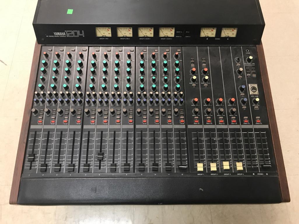 Yamaha 1204 MC Series mixing console | Proxibid
