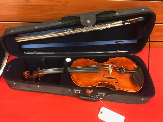 Amati new 16 inch Concerto Viola with deluxe case. Comes with Zyex strings and wood bow