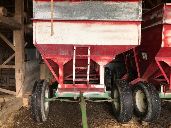 300 bushel gravity wagon w/ extendable tongue on John Deere running gear with semi tires