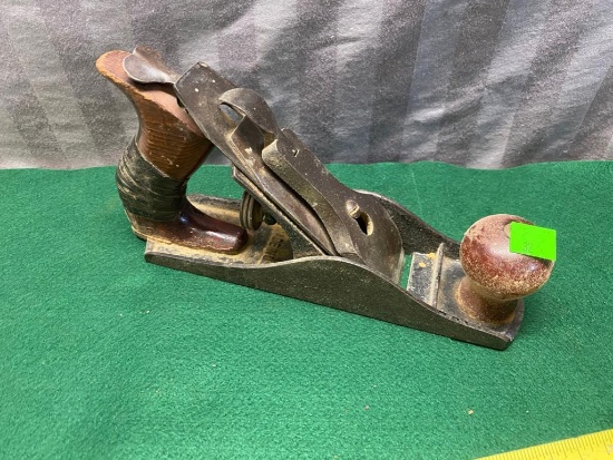 Defiance Jack Plane, unmarked but appears to be a 3 or 4 size, handle is cracked