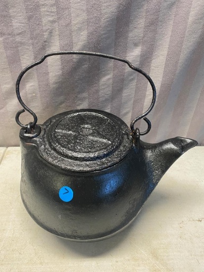 NO. 7 STAR Cast Iron Teapot