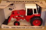 INTERNATIONAL 1586 W/ LOADER - LIGHTLY PLAYED WITH - 1/16