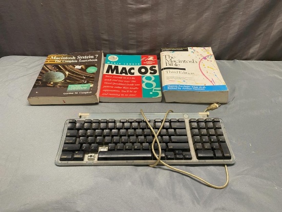 3 Macintosh Instructional Books and Apple keyboard, UNKNOWN WORKING CONDITION