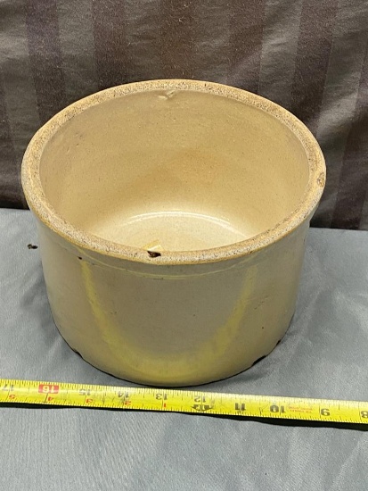 Approx 1/2 gallon stoneware bowl