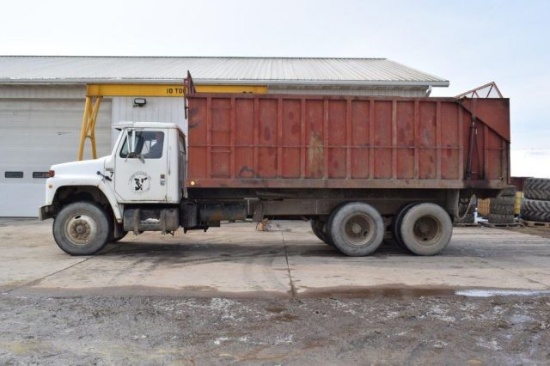 ’83 International S1900 truck