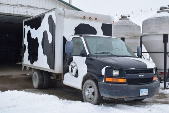 ’07 Chevy calf feeding box truck