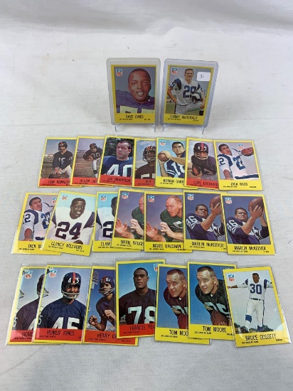 Twenty-three 1967 Philadelphia Brand Giants & Rams Football Cards