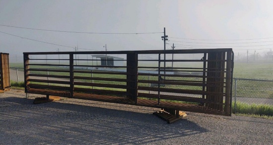 10- 24' new,...free standing steel pipe corral panels