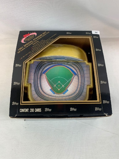 Stadium Club sets with the Dome and 11 mini Club member sets