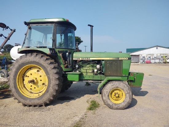 John Deere 2950 Tractor