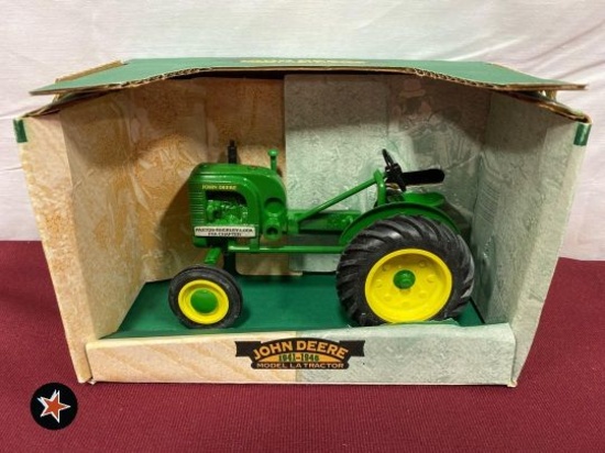 John Deere Model LA Tractor - 1/16 scale