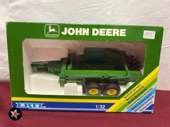 John Deere Hydra Push Spreader - 1/32 scale