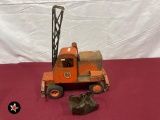 Vintage Doepke Unit Crane Model Toy with Clam Bucket Hook -as-is