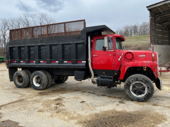 Ford L 9000 Dump Truck