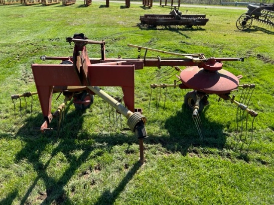 New Holland 254 hay Tedder