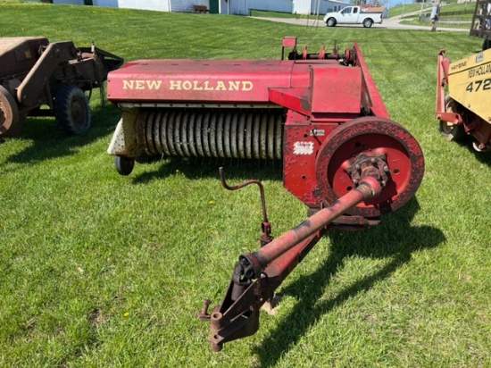 New Holland 268 Hayliner sq. baler