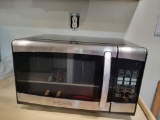 Black and Decker Stainless Front Countertop Microwave, in good working order
