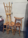 Lot of 6 assorted stool, 4 are matching
