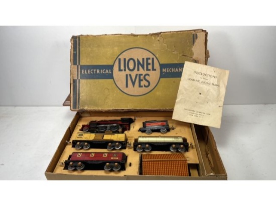 LIONEL IVES ELECTRIC ENGINE #1661E W/CARS AND BUILDING