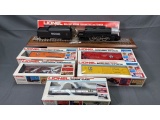 LIONEL ELECTRIC TRAIN SET, ENGINE #6-8900 AT&SF, FIVE CARS