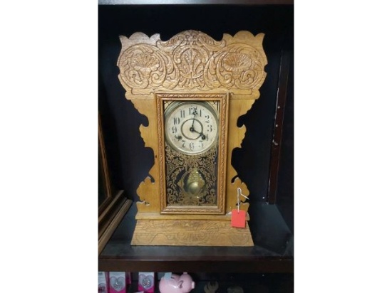 NEW HAVEN WINDUP MANTLE CLOCK WITH KEY (RUNS)