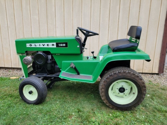 Oliver 125 lawn tractor/  runs