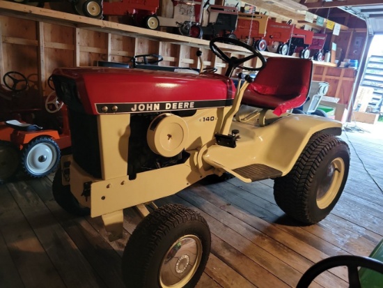 John Deere 140 Red Patio Series lawn tractor