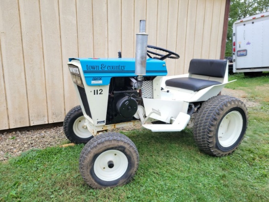 White Town & Country 112 lawn tractor/ works